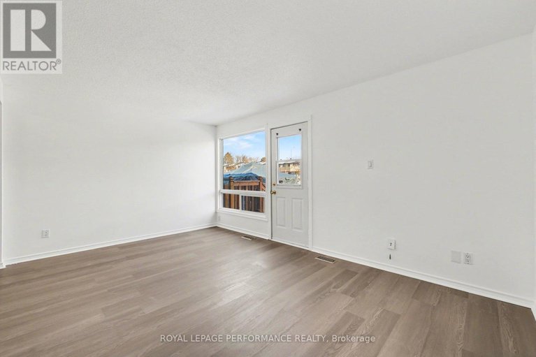 29425118/1584-feather-lane/sawmill-creektimbermill/ottawa/ontario/K1T1V4_8