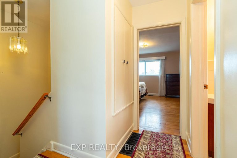 29054391/1008-riddell-avenue-s/mckellar-heightsglabar-park/ottawa/ontario/K2C2J5_16