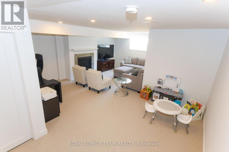 29666466/725-capricorn-circle/riverside-southgloucester-glen/ottawa/ontario/K4M0J4_42