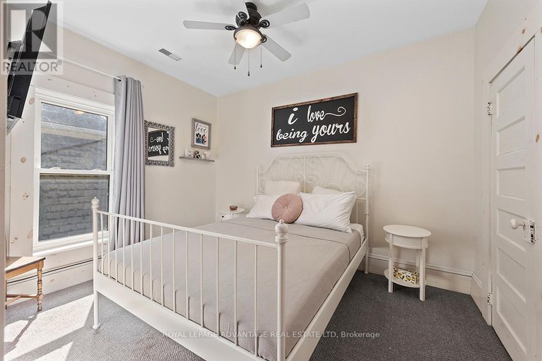 28631022/6-foster-avenue/smiths-falls/smiths-falls/ontario/K7A1K1_27