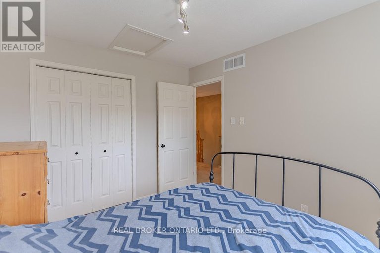 29676126/15-calaveras-avenue-s/longfields/ottawa/ontario/K2J4Z8_26