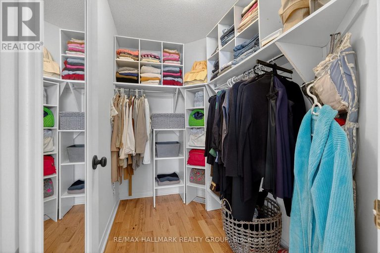 29352241/1952-schroeder-crescent/springridgeeast-village/ottawa/ontario/K4A4P7_36