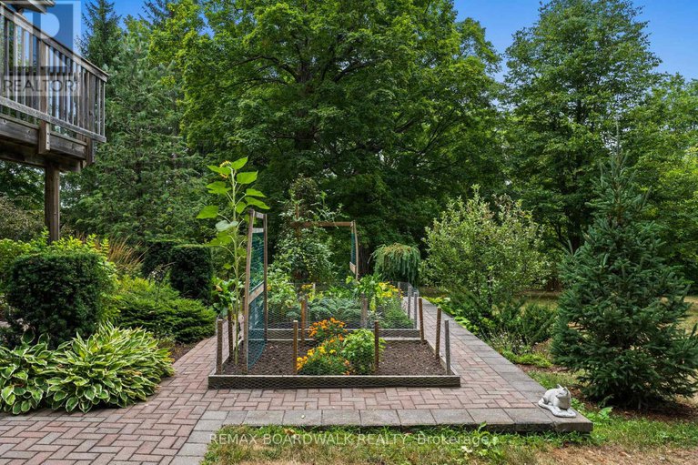 29437066/5984-third-line-road-n/rideau-twp-w-of-hwy-16-north-of-reg-rd-6/ottawa/ontario/K0A2T0_37