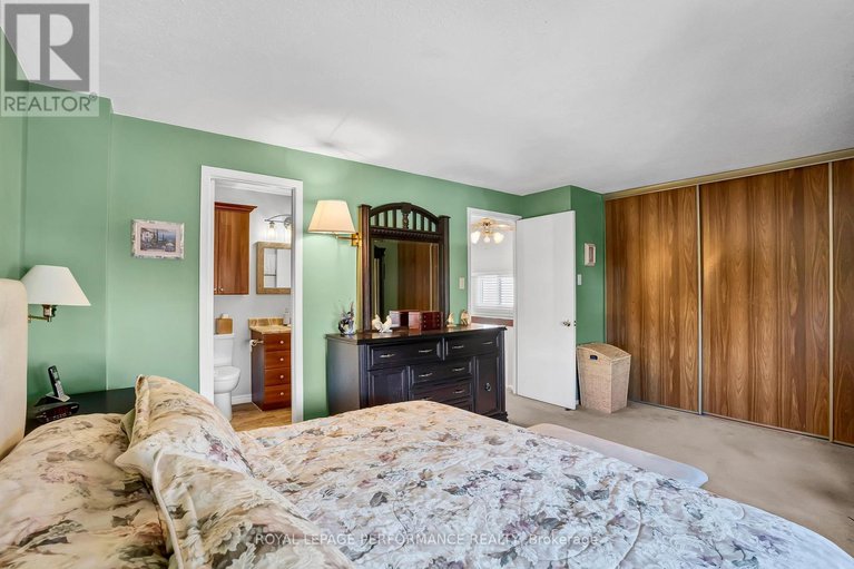 28226531/1752-lafrance-drive/queenswood-heights-south/ottawa/ontario/K1E2H2_18