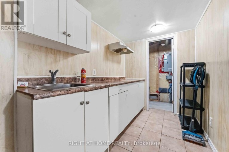 29405194/994-klondike-road/morgans-grantsouth-march/ottawa/ontario/K2K0C3_31