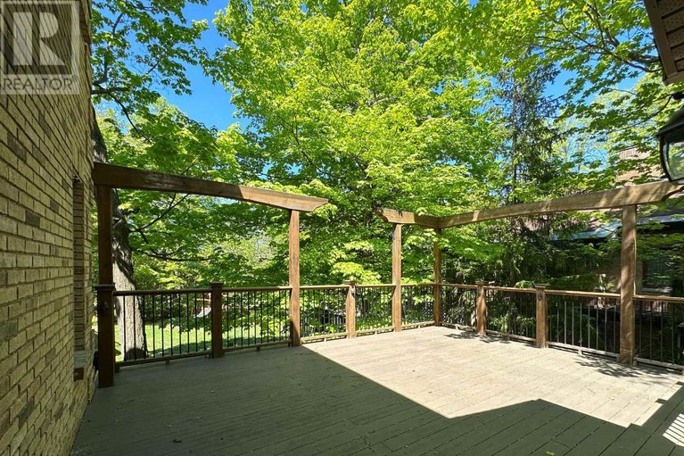 29592563/35-blue-heron-court/rockcliffe/ottawa/ontario/K1L8J7_3