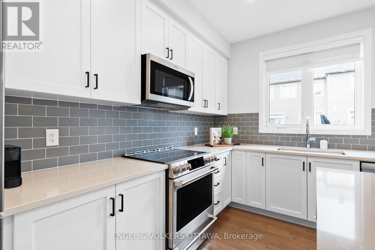 28570554/329-finial-way/half-moon-bay/ottawa/ontario/K2J6V9_10