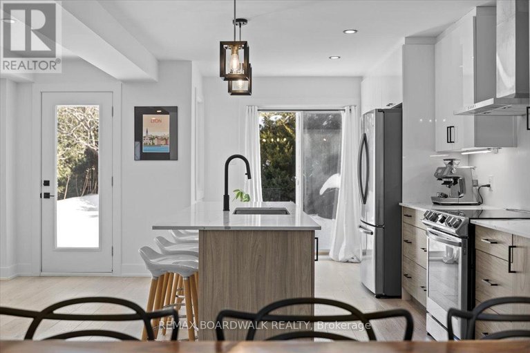 29481877/1535-kamouraska-circle/chateauneuf/ottawa/ontario/K1C3J1_15