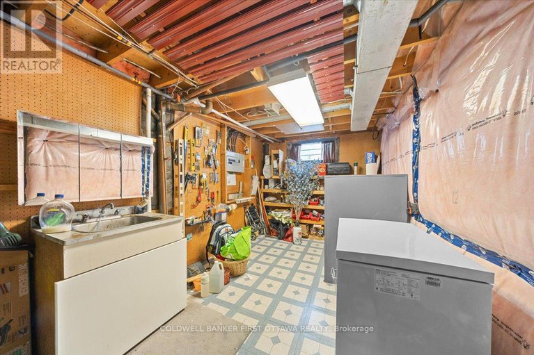 29427446/34-hadley-circle/bells-corners/ottawa/ontario/K2H6N9_24