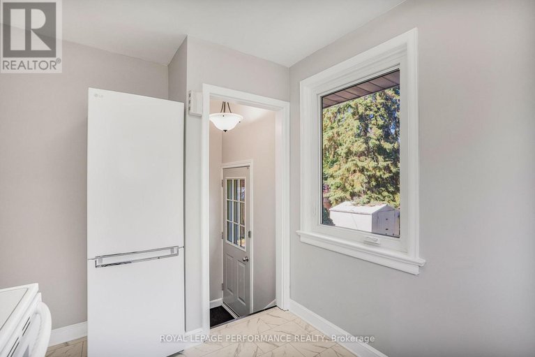 29004897/1315-kilborn-avenue/applewood-acres/ottawa/ontario/K1H6L2_16