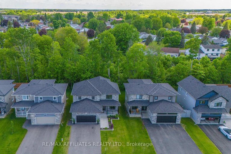 28381839/156-hybrid-street/embrun/russell/ontario/K0A1W0_2