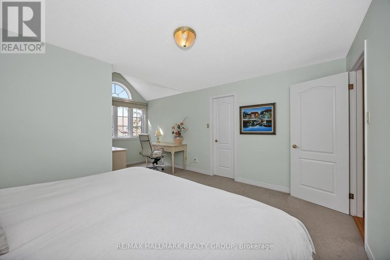 28845636/1725-autumn-ridge-drive/chapel-hill/ottawa/ontario/K1C6Z1_33