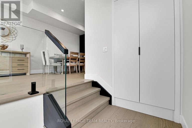 29076233/826-alpine-avenue/queensway-terrace-north/ottawa/ontario/K2B5R6_3