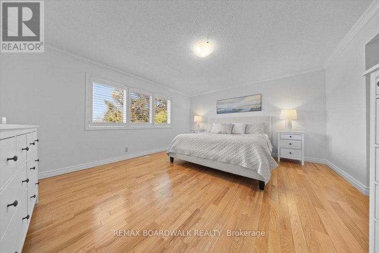 29672747/1443-larkhaven-crescent/orleanssunridge/ottawa/ontario/K1C5A5_29