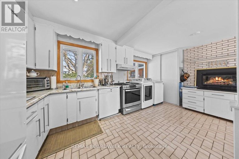 29689978/961-kingsmere-avenue/mckellar-heightsglabar-park/ottawa/ontario/K2A3K3_12