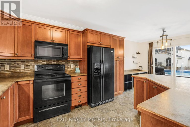 28580585/67-renoir-drive/embrun/russell/ontario/K0A1W0_16