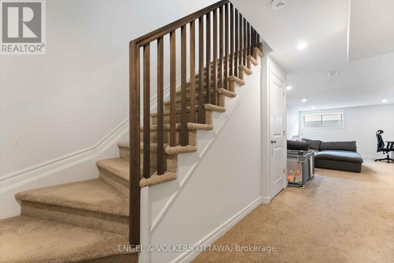 29006127/781-cairn-crescent/mer-bleuebradley-estatesanderson-park/ottawa/ontario/K1W0P7_36