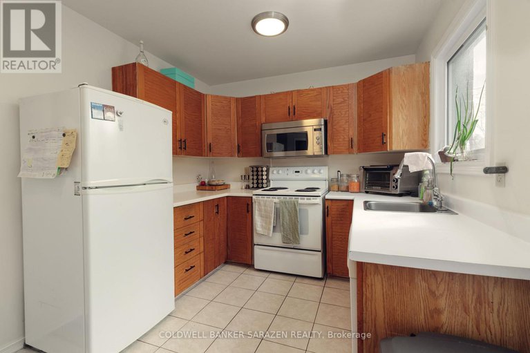 28302138/1325-summerville-avenue/carlington/ottawa/ontario/K1Z8G7_2
