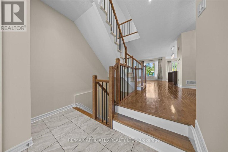 28911964/342-melodie-street/mer-bleuebradley-estatesanderson-park/ottawa/ontario/K1W0H9_5