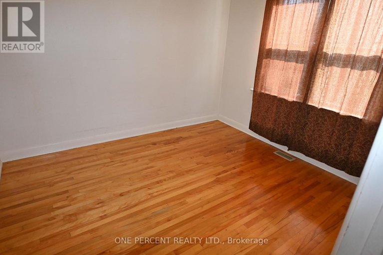 28759293/944-eve-street/overbrookcastle-heights/ottawa/ontario/K1K3R4_9