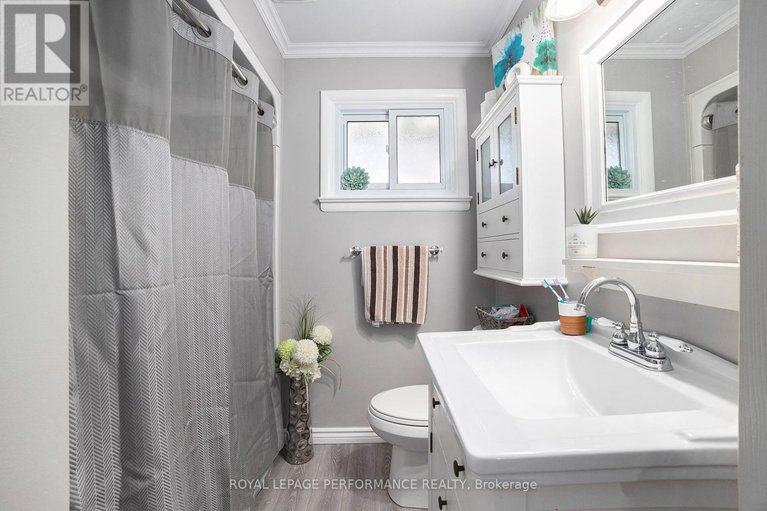 28983039/70-st-lawrence-street/ingleside/south-stormont/ontario/K0C1M0_17