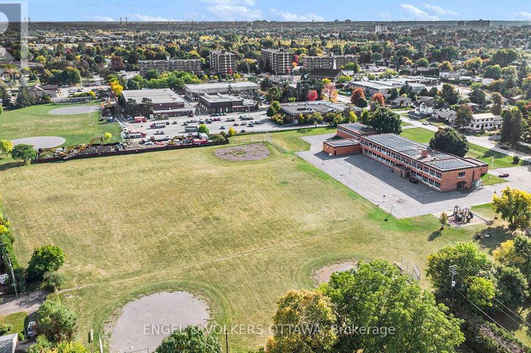 28910018/2061-vincent-street/elmvale-acres/ottawa/ontario/K1G2M8_29