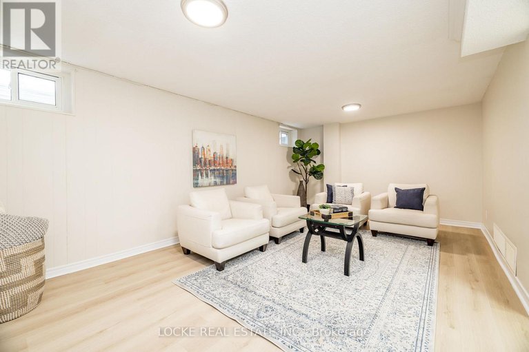 29239640/22-550-straby-avenue/overbrookcastle-heights/ottawa/ontario/K1K1H1_34