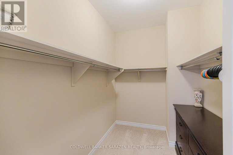 29540210/942-guinness-crescent/half-moon-bay/ottawa/ontario/K2C3H2_29