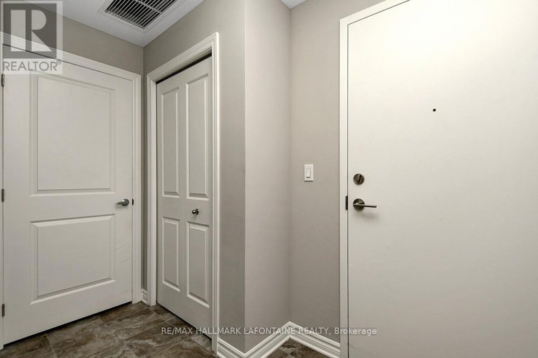 28124719/114-120-prestige-circle/chatelaine-village/ottawa/ontario/K4A1B4_7
