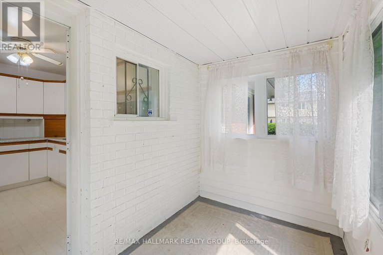 28492513/151-fanshaw-avenue/applewood-acres/ottawa/ontario/K1H6C8_16
