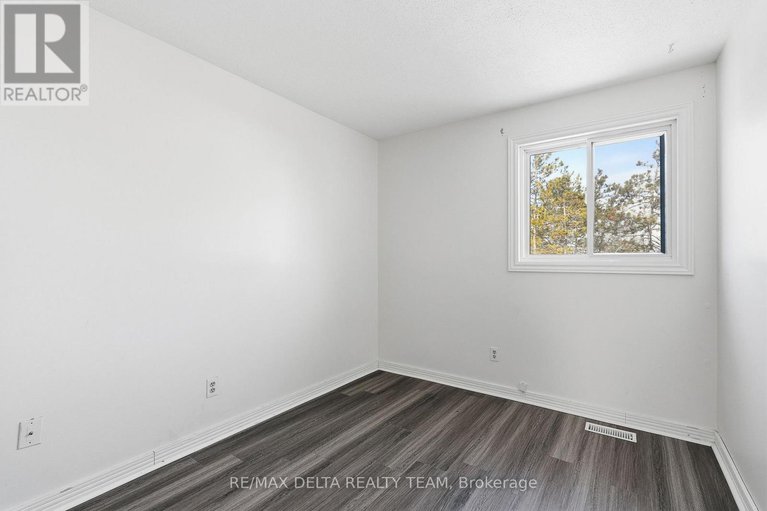 29339118/7877-jeanne-darc-boulevard-n/orleans-wood/ottawa/ontario/K1C2J1_19