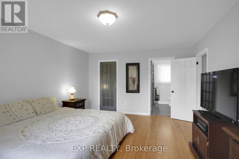 28340674/2001-neepawa-avenue/carlingwood/ottawa/ontario/K2A3L4_30