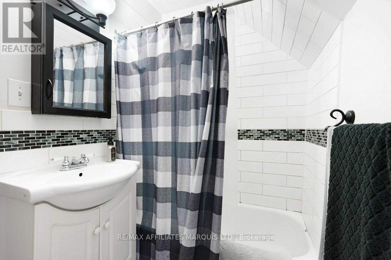 29017796/27-marlborough-street/maxville/north-glengarry/ontario/K0C1T0_28