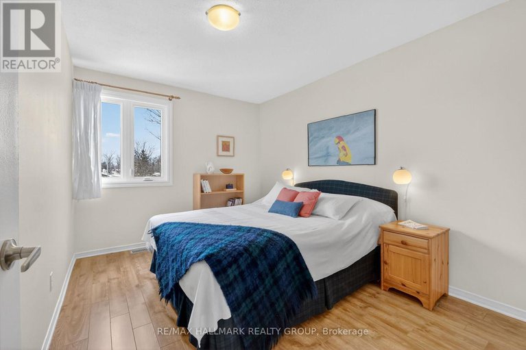 29413276/9-forsyth-lane/crystal-beach/ottawa/ontario/K2H9H1_34