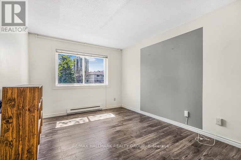 28258311/203-270-brittany-drive/viscount-alexander-park/ottawa/ontario/K1K4M3_20
