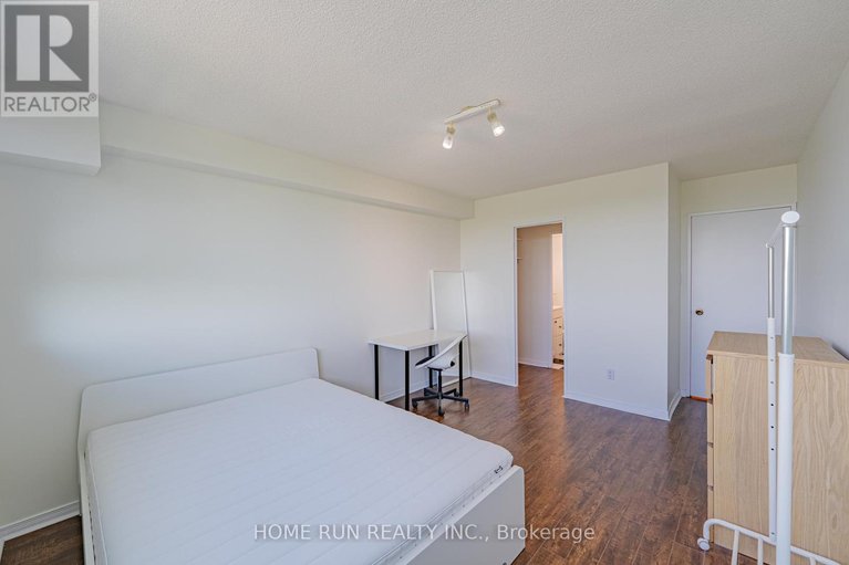 29570422/1111-555-brittany-drive/viscount-alexander-park/ottawa/ontario/K1K4C5_37