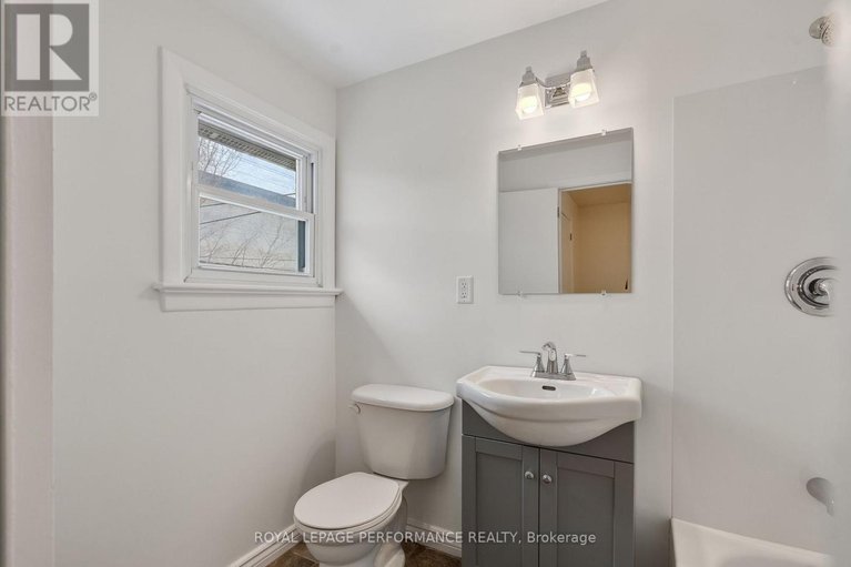 29574553/630-borthwick-avenue/castle-heightsrideau-high/ottawa/ontario/K1K2L9_28