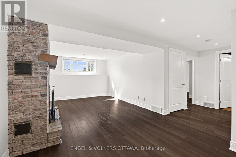 28479228/20-assiniboine-drive/borden-farmstewart-farmcarleton-heightsparkwood-hills/ottawa/ontario/K2E5R7_24