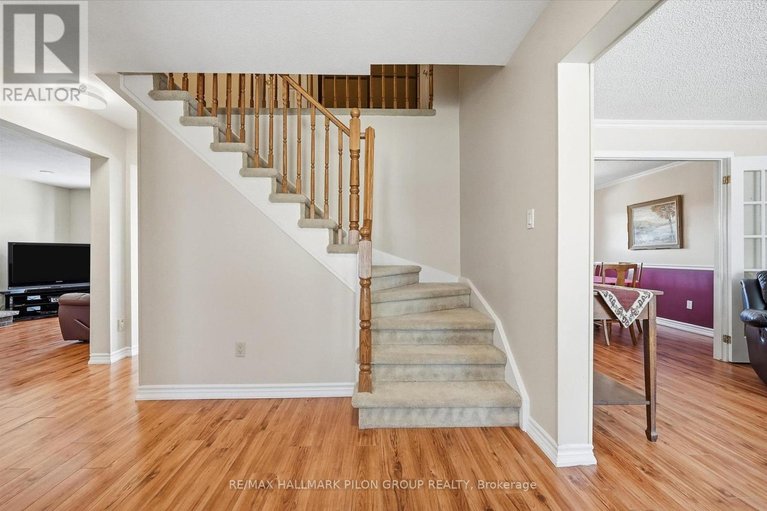 29602216/1354-mountainside-crescent/bilberry-creekqueenswood-heights/ottawa/ontario/K1E3G5_14