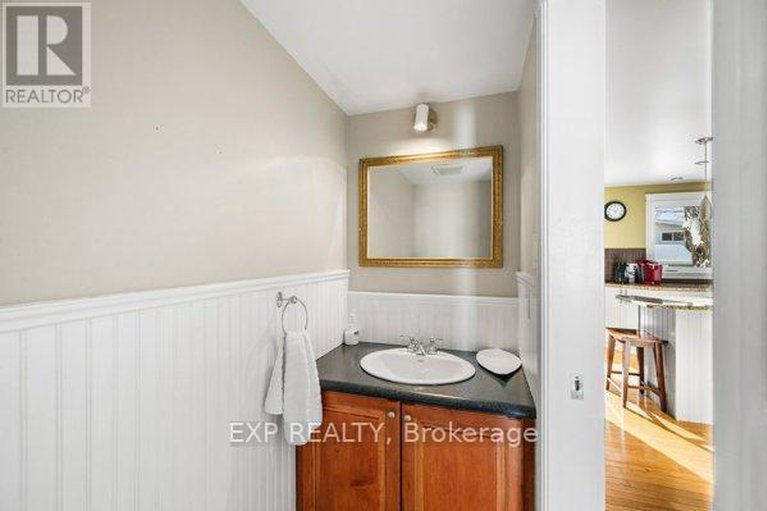 29266483/2389-ogilvie-road-e/beacon-hill-north/ottawa/ontario/K1J7N4_12