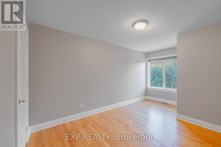 29139967/11-wellsmere-court/rideau-heightsrideau-river/ottawa/ontario/K2E8C2_40