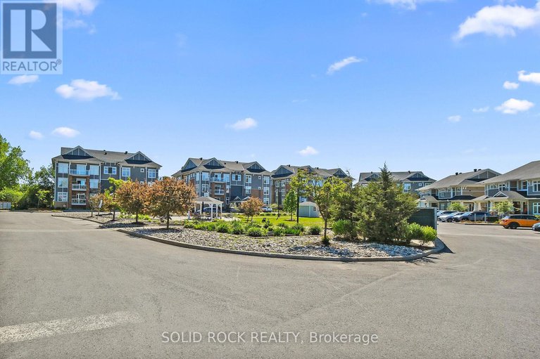 28510618/301-345-elizabeth-cosgrove-private/mer-bleuebradley-estatesanderson-park/ottawa/ontario/K1W0K6_30