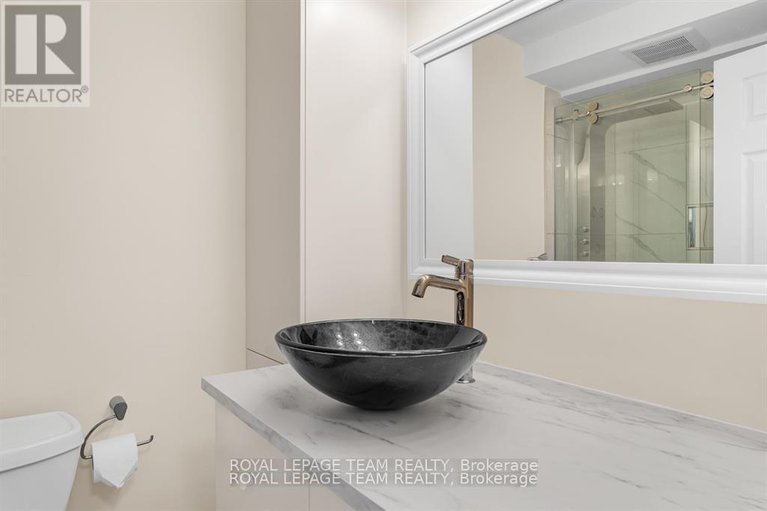 28809753/2004-415-greenview-avenue/britannia/ottawa/ontario/K2B8G5_17