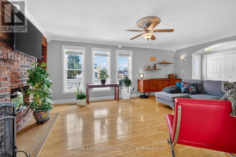 29437879/955-lacroix-road/clarencerockland-twp/clarence-rockland/ontario/K0A2A0_10