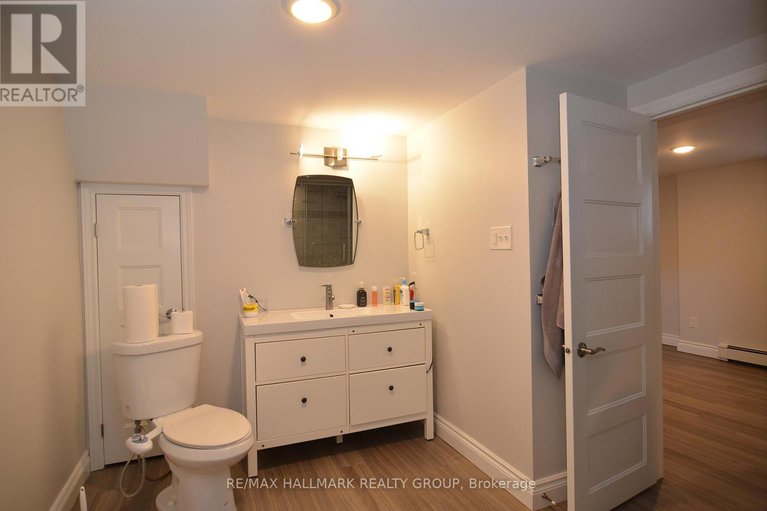27910607/1926-belcourt-boulevard/chateauneuf/ottawa/ontario/K1C1M5_8
