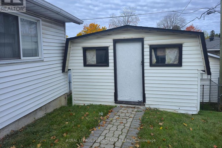 29035892/2529-roman-avenue/queensway-terrace-north/ottawa/ontario/K2B7X8_37