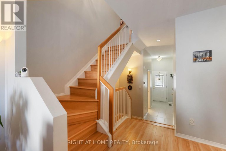 28479510/333-hillsboro-private/emerald-meadowstrailwest/ottawa/ontario/K2M3B2_4