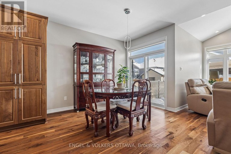 29492071/865-tewin-circle/camelot/ottawa/ontario/K4A1K1_15