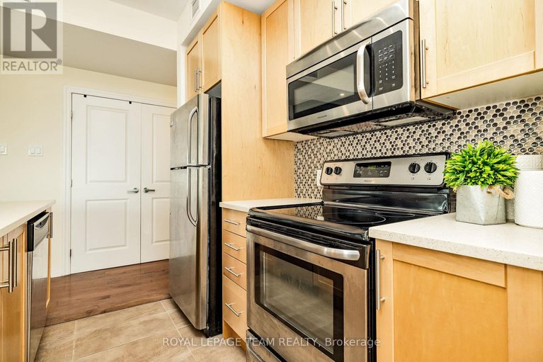 28341978/1809-242-rideau-street/sandy-hill/ottawa/ontario/K1N0B7_16