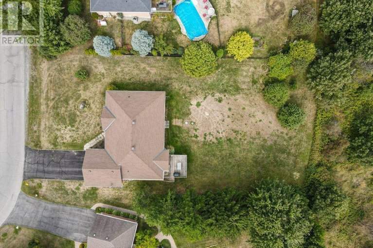 28851988/2120-trailwood-drive/north-gower/ottawa/ontario/K0A2T0_45